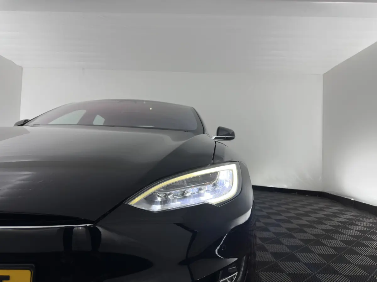 75D Base AWD [ 3-Fase-17kW ] {SoH-89%} Aut. *PANO | LEATHER-FABRIC | AIRSUSPENION | FULL-LED | NAVI-FULLMAP | KEYLESS | HEATED-SPORTSEATS | DIGI-COCKPIT | AUTO-PILOT | CAMERA | 19"ALU*