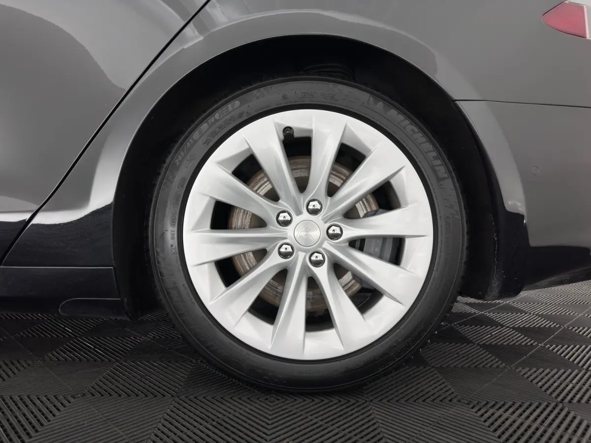 75D Base AWD [ 3-Fase-17kW ] {SoH-89%} Aut. *PANO | LEATHER-FABRIC | AIRSUSPENION | FULL-LED | NAVI-FULLMAP | KEYLESS | HEATED-SPORTSEATS | DIGI-COCKPIT | AUTO-PILOT | CAMERA | 19"ALU*