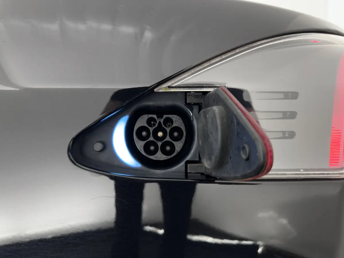 75D Base AWD [ 3-Fase-17kW ] {SoH-89%} Aut. *PANO | LEATHER-FABRIC | AIRSUSPENION | FULL-LED | NAVI-FULLMAP | KEYLESS | HEATED-SPORTSEATS | DIGI-COCKPIT | AUTO-PILOT | CAMERA | 19"ALU*