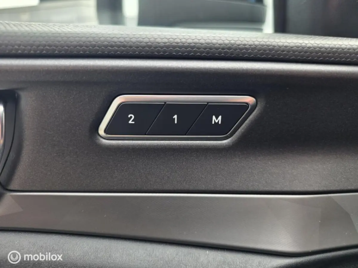 - 1.5 261PK Plug-in Hybrid, Pano, 360 Camera , Apple Carplay✅NL AUTO