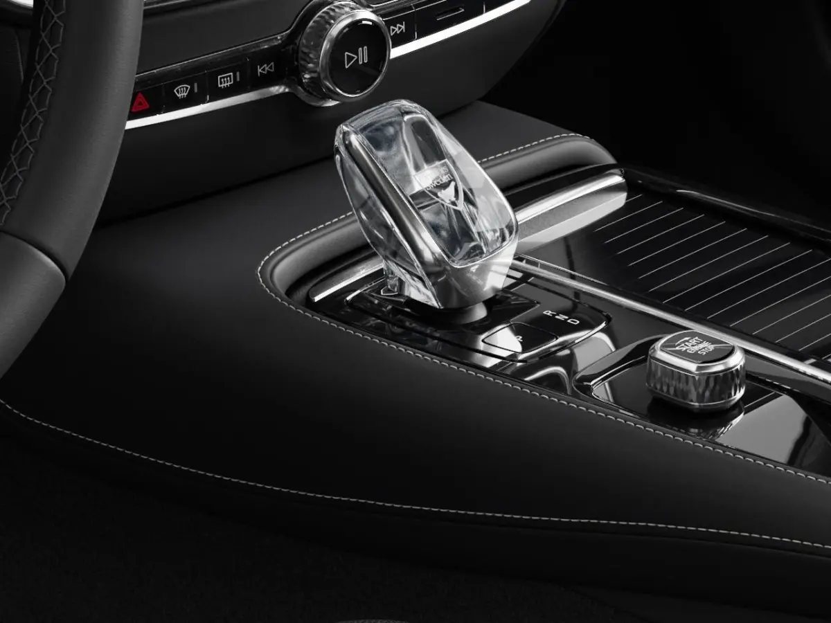 2.0 T6 Plug-in hybrid AWD Plus Dark | Achterbank verwarmd | Apple Carplay/Android Auto|telefoonintegratie premium | Comfortstoel(en)