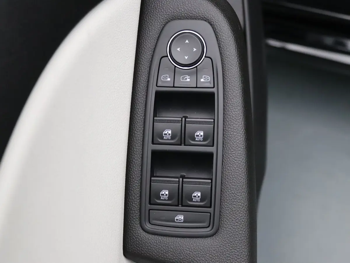 90pk TCe Techno Apple Carplay/Android Auto | Climate