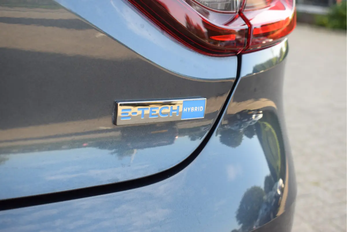 1.6 E-Tech Hybrid 140 Zen | NL-Auto | Navi | Parkeersensoren