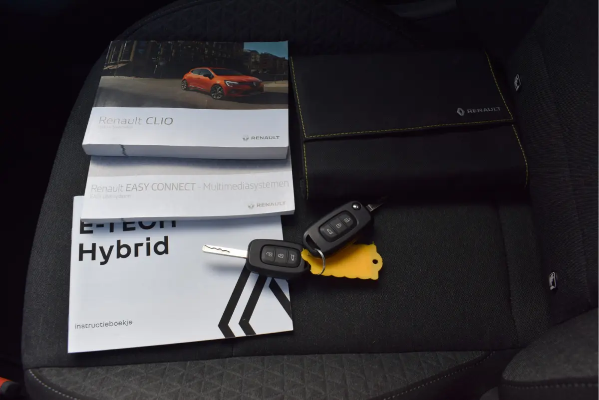 1.6 E-Tech Hybrid 140 Zen | NL-Auto | Navi | Parkeersensoren