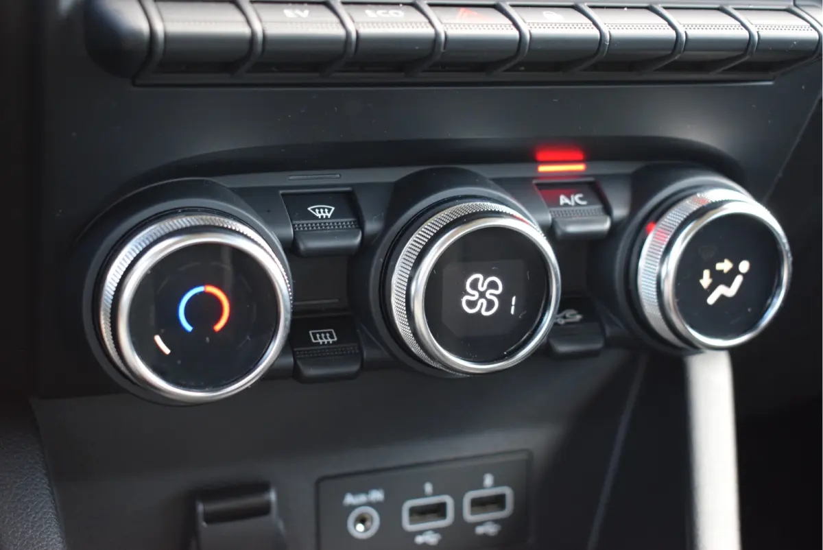 1.6 E-Tech Hybrid 140 Zen | NL-Auto | Navi | Parkeersensoren