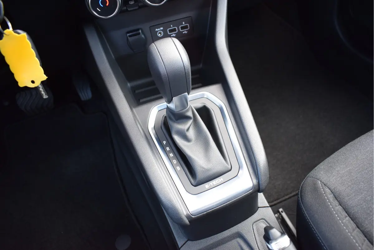 1.6 E-Tech Hybrid 140 Zen | NL-Auto | Navi | Parkeersensoren