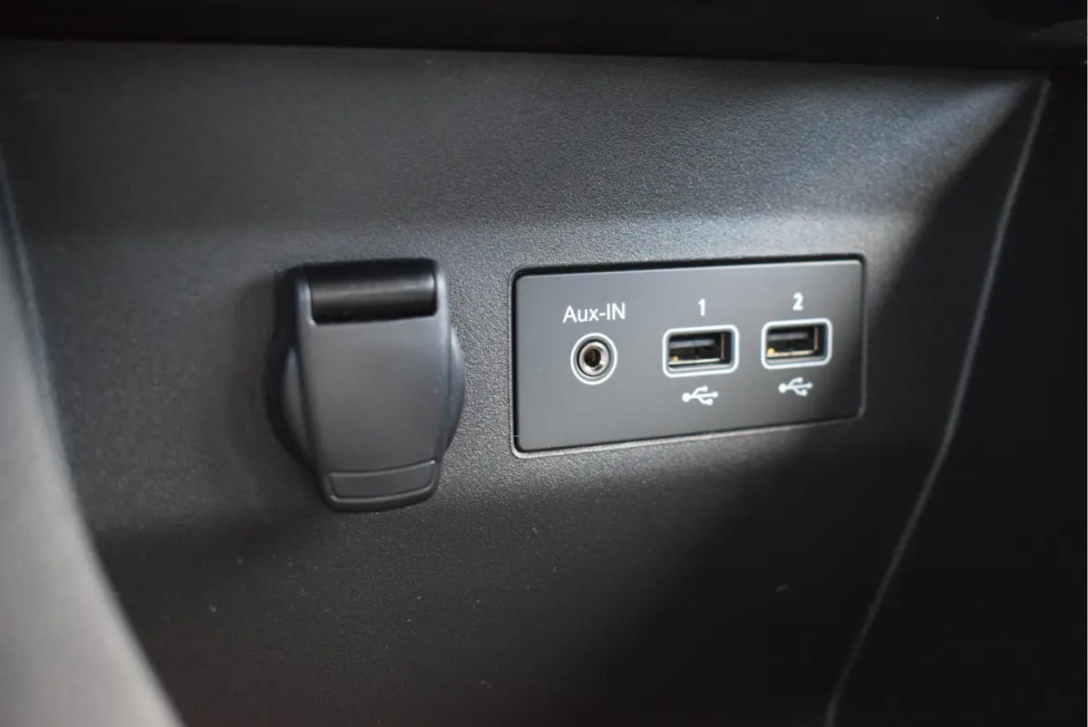 1.6 E-Tech Hybrid 140 Zen | NL-Auto | Navi | Parkeersensoren