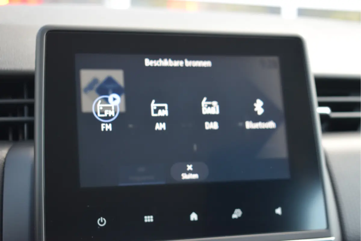 1.6 E-Tech Hybrid 140 Zen | NL-Auto | Navi | Parkeersensoren