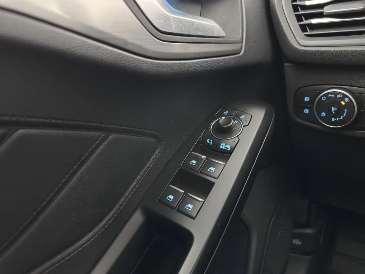 1.0 EcoBoost Titanium X Business (INCL-BTW)  Aut. *DIGI-COCKPIT | KEYLESS | CAMERA | NAVI-FULLMAP | HEATED-SPORTSEATS | DAB+ |  ECC | PDC | TOWBAR | 16''ALU*
