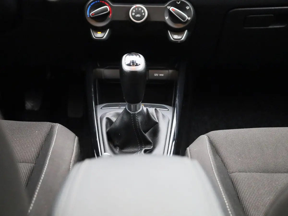 1.0 TGDI DynamicLine | Apple Carplay / Android Auto | Cruise Control | Achteruitrijcamera | Parkeersensoren | Lichtmetalen Velgen |