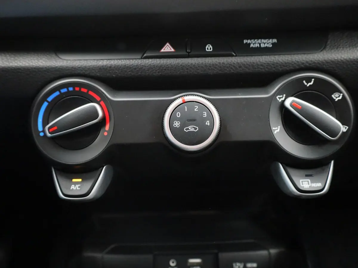 1.0 TGDI DynamicLine | Apple Carplay / Android Auto | Cruise Control | Achteruitrijcamera | Parkeersensoren | Lichtmetalen Velgen |