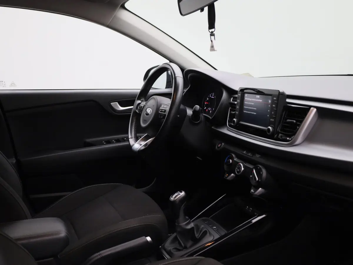 1.0 TGDI DynamicLine | Apple Carplay / Android Auto | Cruise Control | Achteruitrijcamera | Parkeersensoren | Lichtmetalen Velgen |