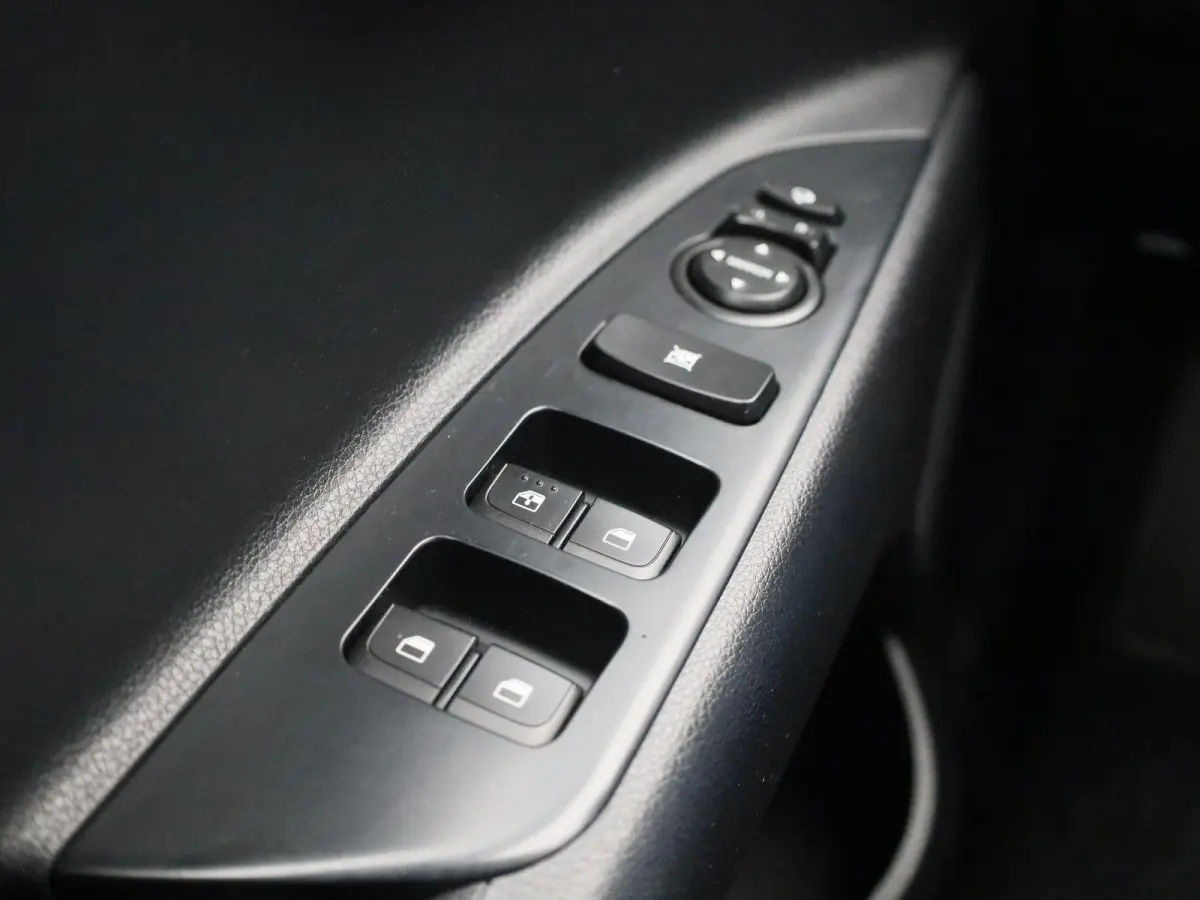 1.0 TGDI DynamicLine | Apple Carplay / Android Auto | Cruise Control | Achteruitrijcamera | Parkeersensoren | Lichtmetalen Velgen |