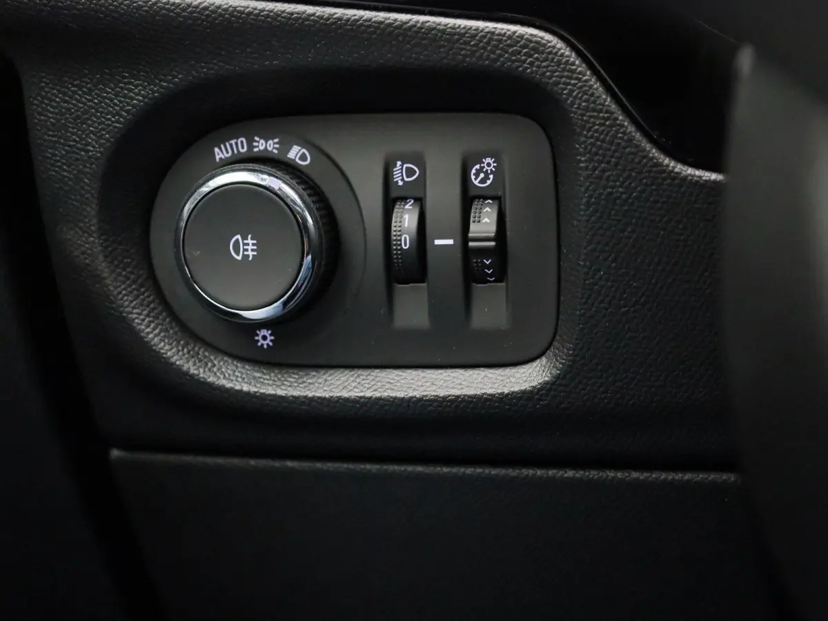 1.2 Level 4 | Navigatie | Airco | Lichtmetalen velgen |