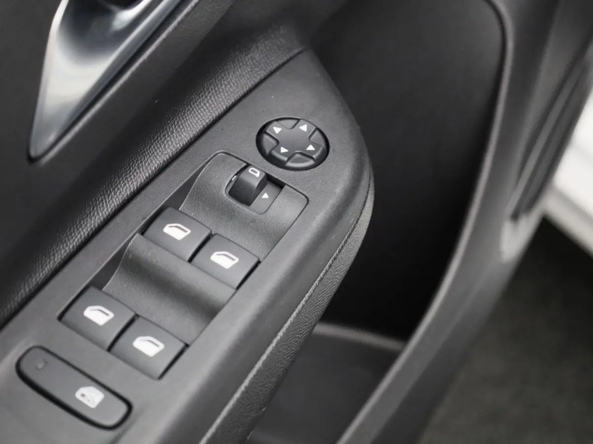 1.2 Level 4 | Navigatie | Airco | Lichtmetalen velgen |
