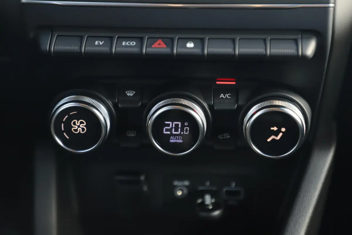 1.6 E-Tech Hybrid 140 Business Zen Automaat Navigatie Achteruitrijcamera Clima Cruise Control Rijstrooksensor Parkeersensor