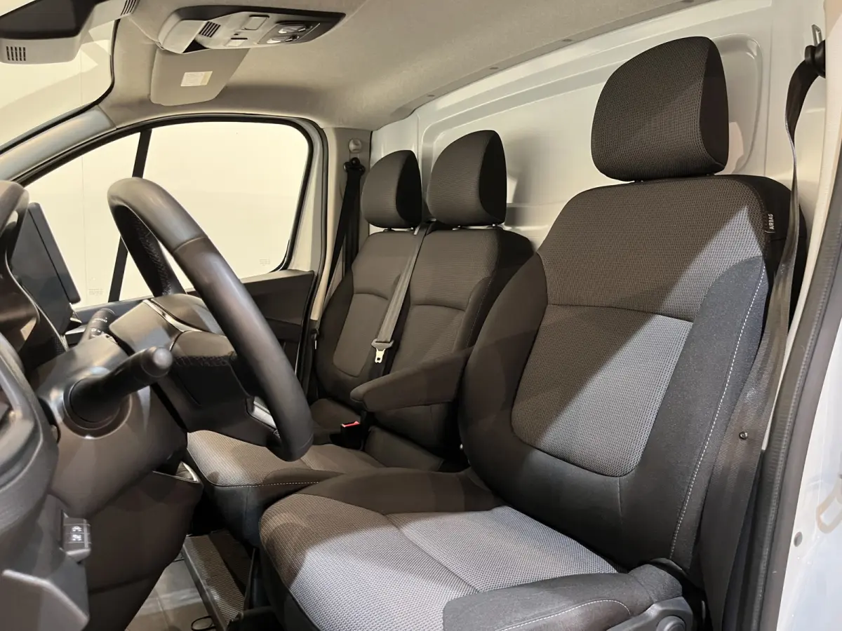 2.0 dCi 130 PK L2H1 / Euro 6 / Schuifdeur L + R / LED / Airco / Cruise Control / Camera / Trekhaak / CarPlay / 3-Zits / 69.000 KM !!