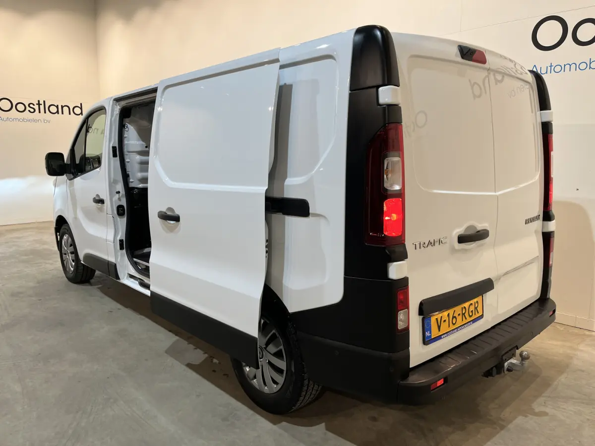 2.0 dCi 130 PK L2H1 / Euro 6 / Schuifdeur L + R / LED / Airco / Cruise Control / Camera / Trekhaak / CarPlay / 3-Zits / 69.000 KM !!