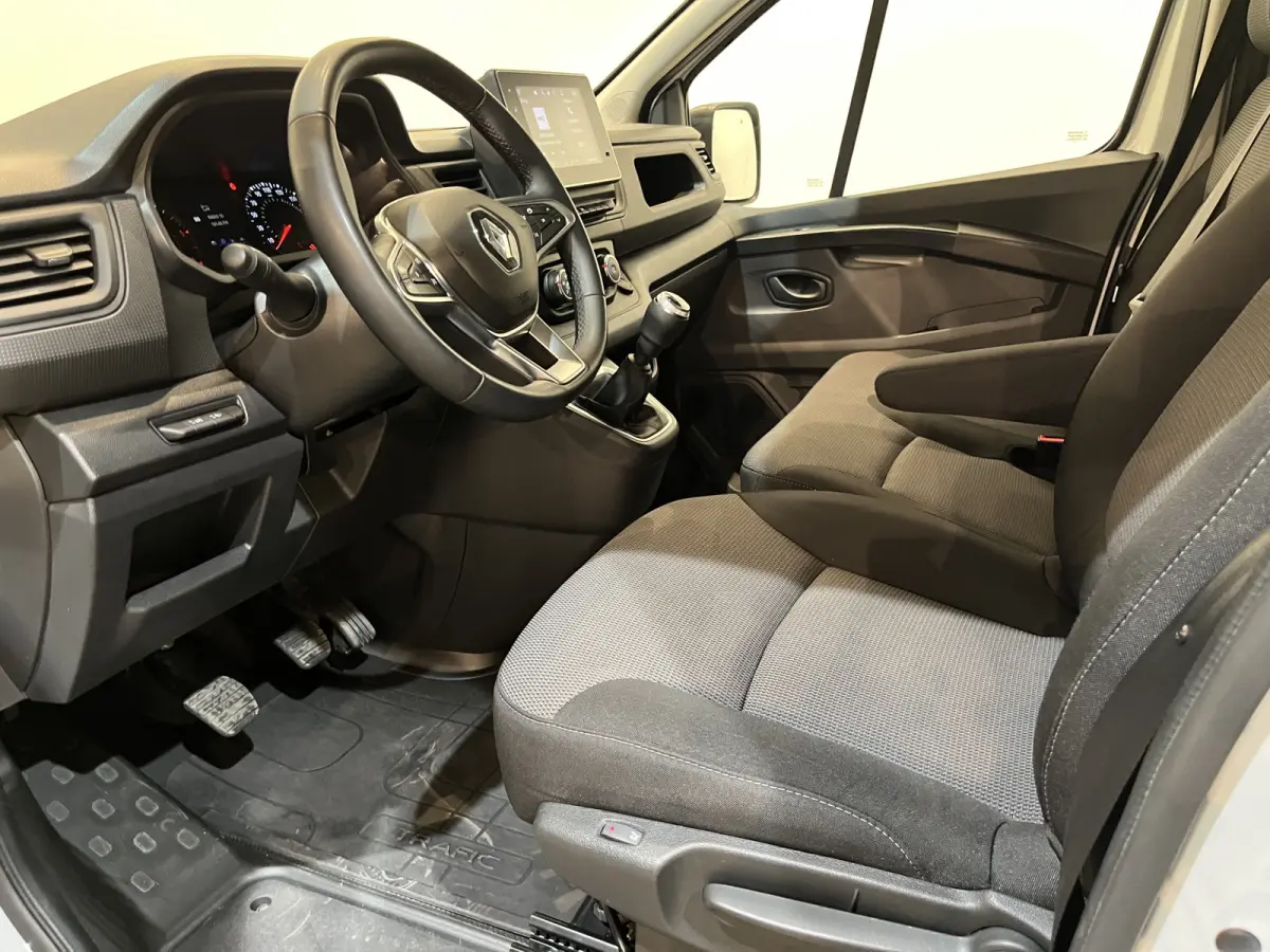 2.0 dCi 130 PK L2H1 / Euro 6 / Schuifdeur L + R / LED / Airco / Cruise Control / Camera / Trekhaak / CarPlay / 3-Zits / 69.000 KM !!