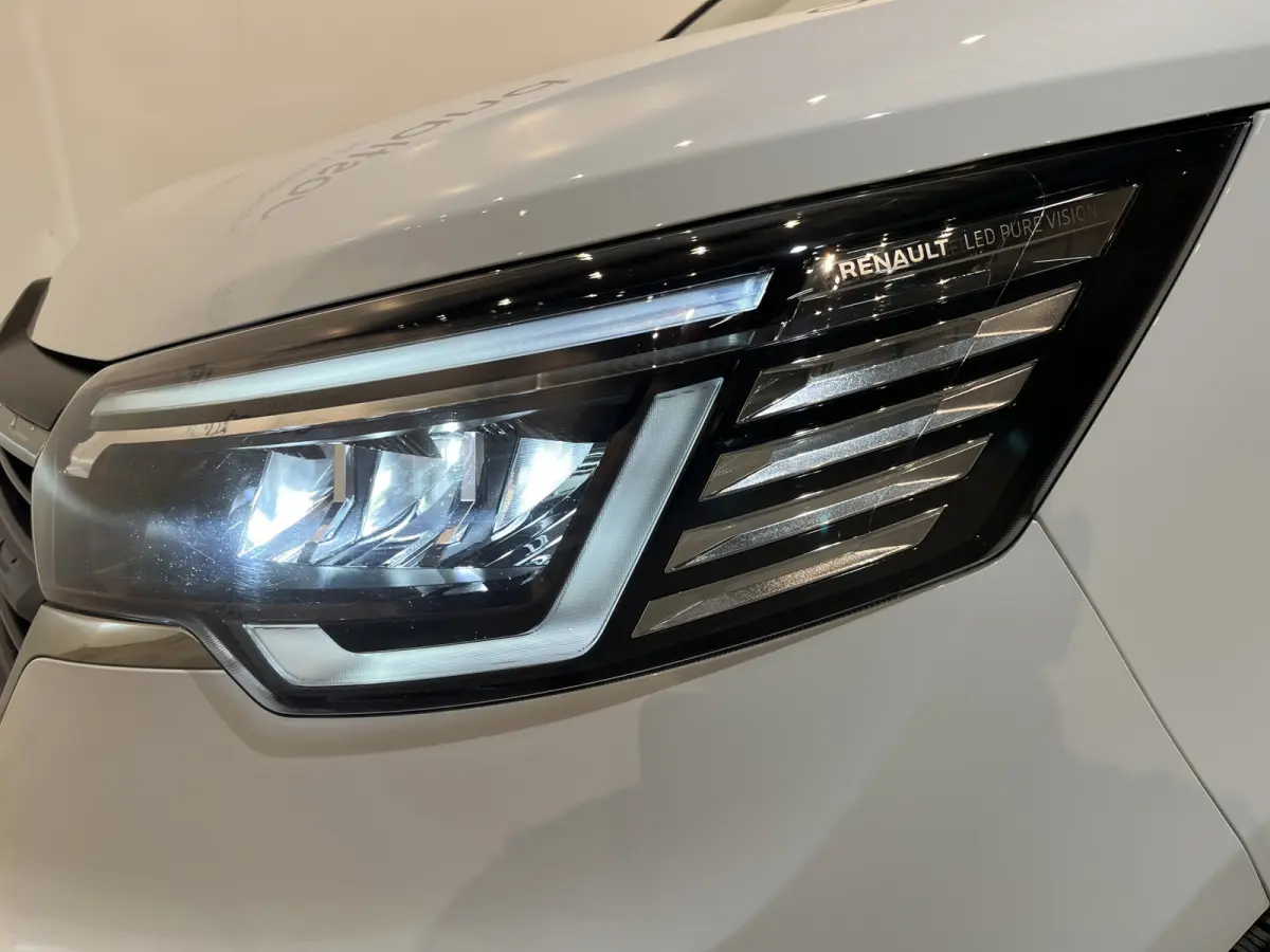 2.0 dCi 130 PK L2H1 / Euro 6 / Schuifdeur L + R / LED / Airco / Cruise Control / Camera / Trekhaak / CarPlay / 3-Zits / 69.000 KM !!