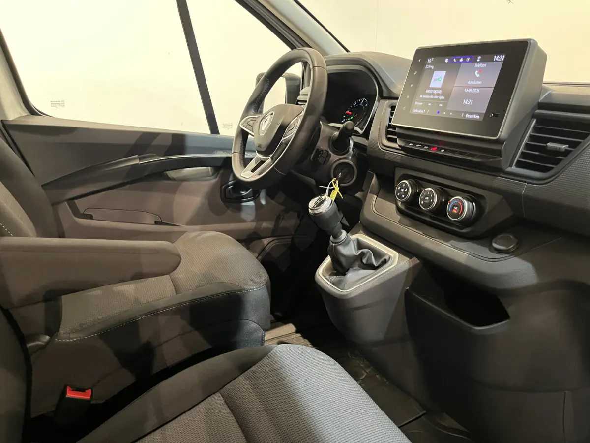 2.0 dCi 130 PK L2H1 / Euro 6 / Schuifdeur L + R / LED / Airco / Cruise Control / Camera / Trekhaak / CarPlay / 3-Zits / 69.000 KM !!
