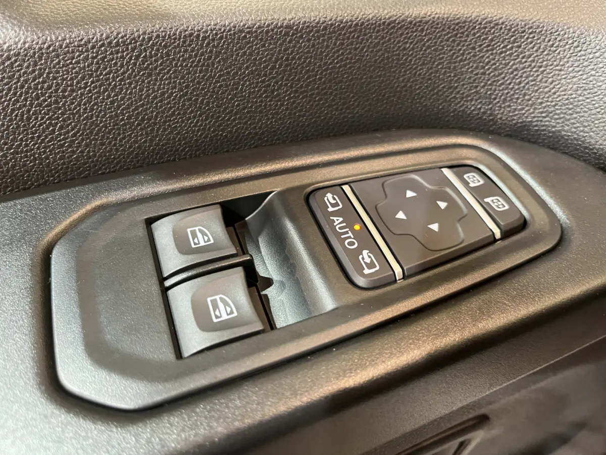 2.0 dCi 130 PK L2H1 / Euro 6 / Schuifdeur L + R / LED / Airco / Cruise Control / Camera / Trekhaak / CarPlay / 3-Zits / 69.000 KM !!