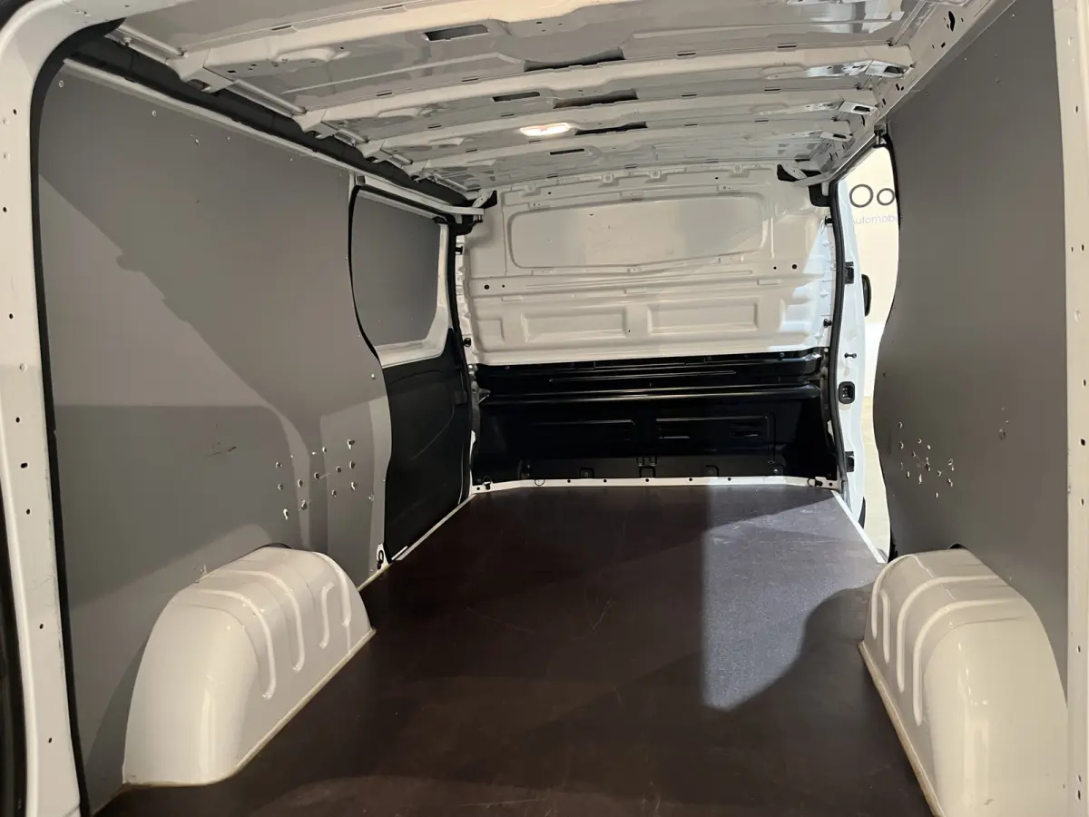 2.0 dCi 130 PK L2H1 / Euro 6 / Schuifdeur L + R / LED / Airco / Cruise Control / Camera / Trekhaak / CarPlay / 3-Zits / 69.000 KM !!