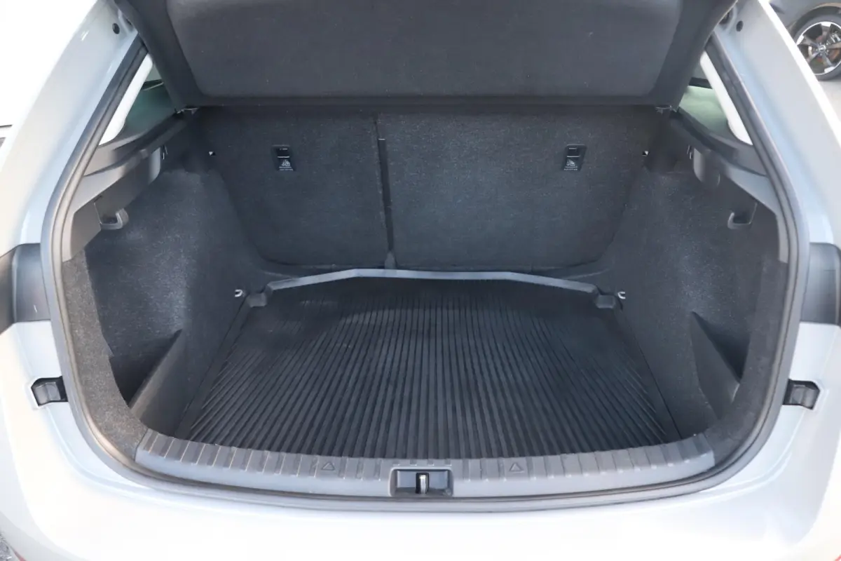 1.0 TSI Business Edition Automaat 18 inch LMV Virtual Cockpit Half Leder Navigatie Achteruitrijcamera Carplay Android Parkeersensor