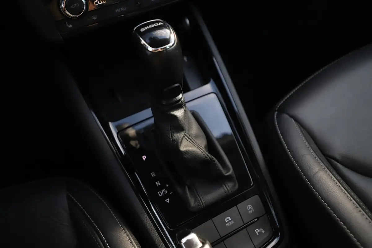 1.0 TSI Business Edition Automaat 18 inch LMV Virtual Cockpit Half Leder Navigatie Achteruitrijcamera Carplay Android Parkeersensor