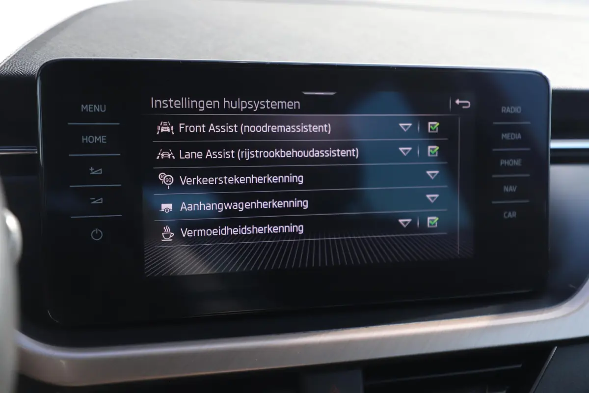 1.0 TSI Business Edition Automaat 18 inch LMV Virtual Cockpit Half Leder Navigatie Achteruitrijcamera Carplay Android Parkeersensor