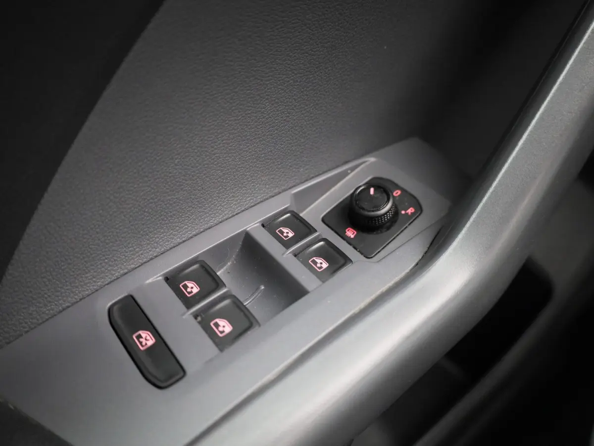1.0 TSI Life | Apple Carplay / Android Auto | Climate Control | Lichtmetalen Velgen | Cruise Control |