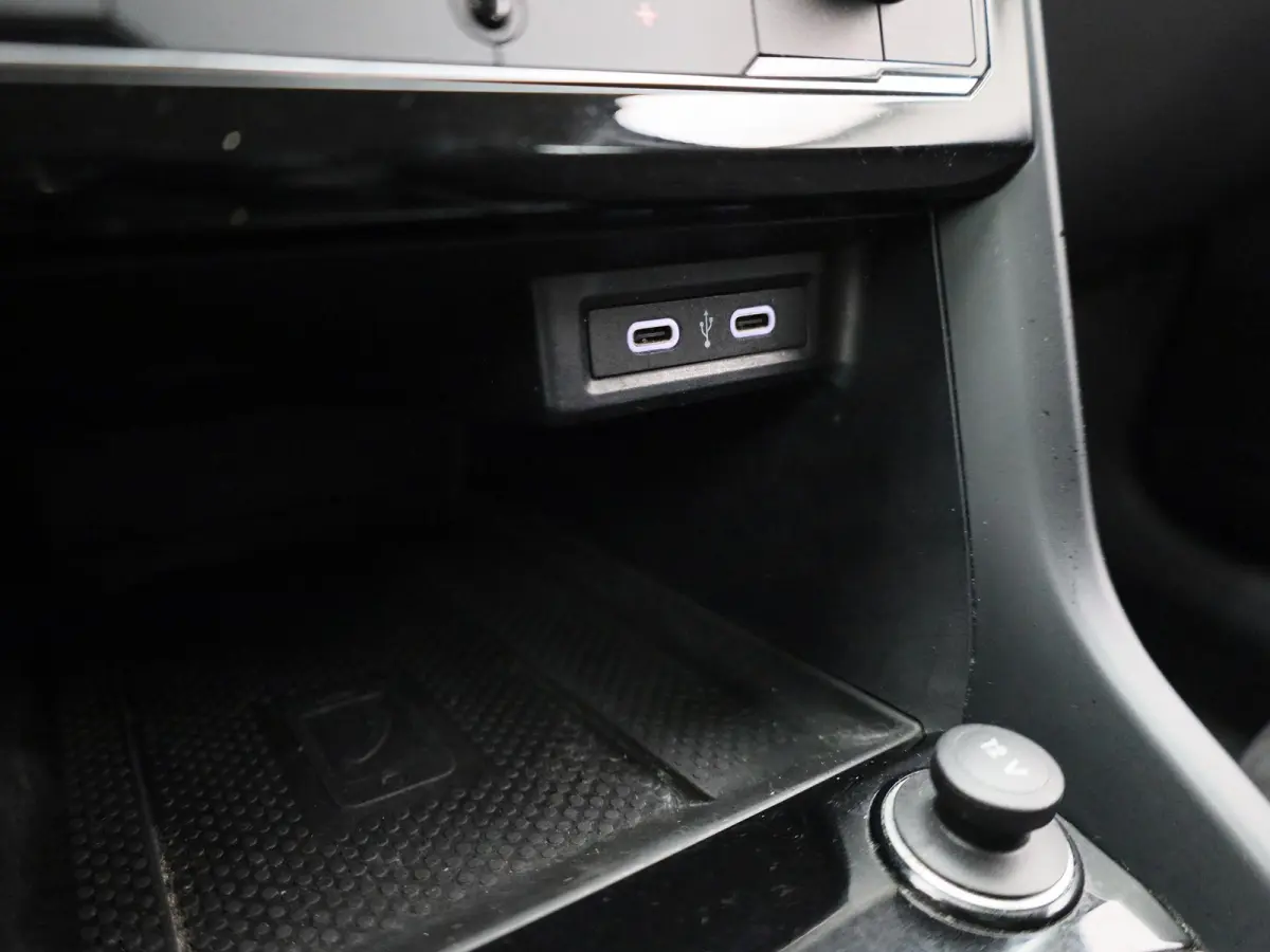1.0 TSI Life | Apple Carplay / Android Auto | Climate Control | Lichtmetalen Velgen | Cruise Control |