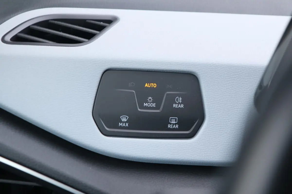 204pk Pro Edition Advantage 58 kWh | SoH 95% | Navigatie | Stoelverwarming | Achteruitrijcamera | App Connect