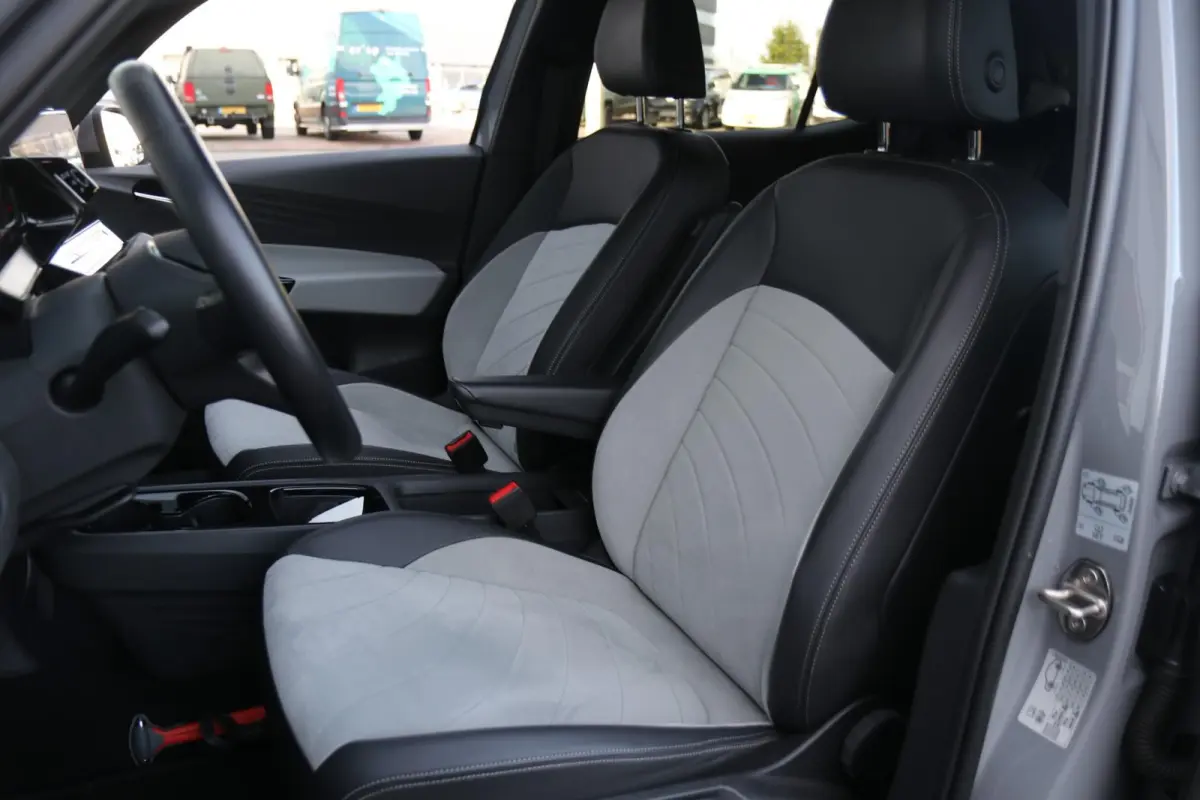 204pk Pro Edition Advantage 58 kWh | SoH 95% | Navigatie | Stoelverwarming | Achteruitrijcamera | App Connect