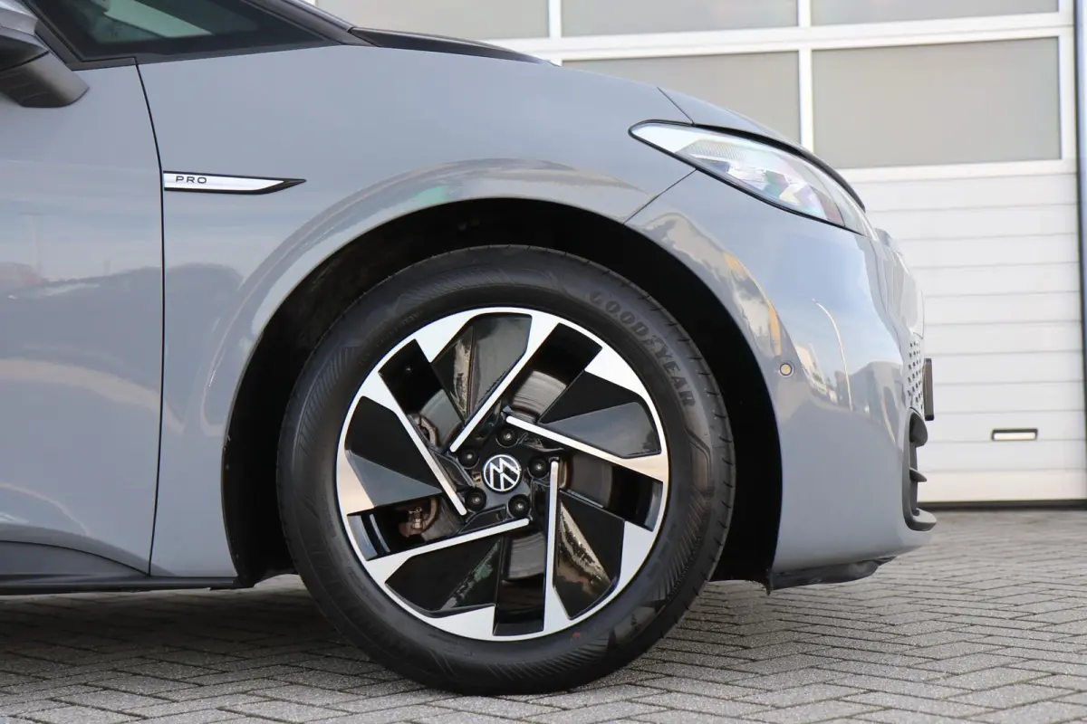 204pk Pro Edition Advantage 58 kWh | SoH 95% | Navigatie | Stoelverwarming | Achteruitrijcamera | App Connect