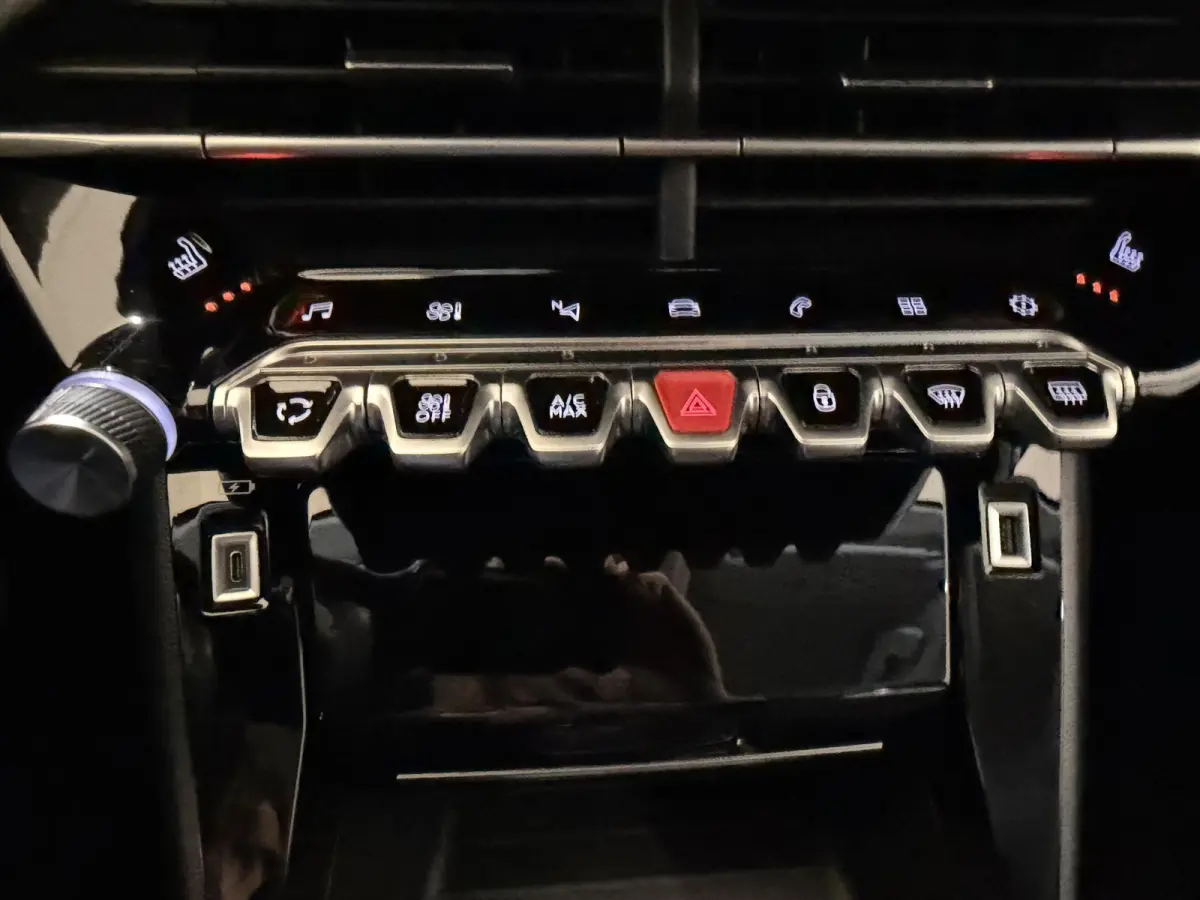 1.2 PureTech Allure Pack | Camera | Stoelverwarming | Climate control | Apple Carplay/Android Auto