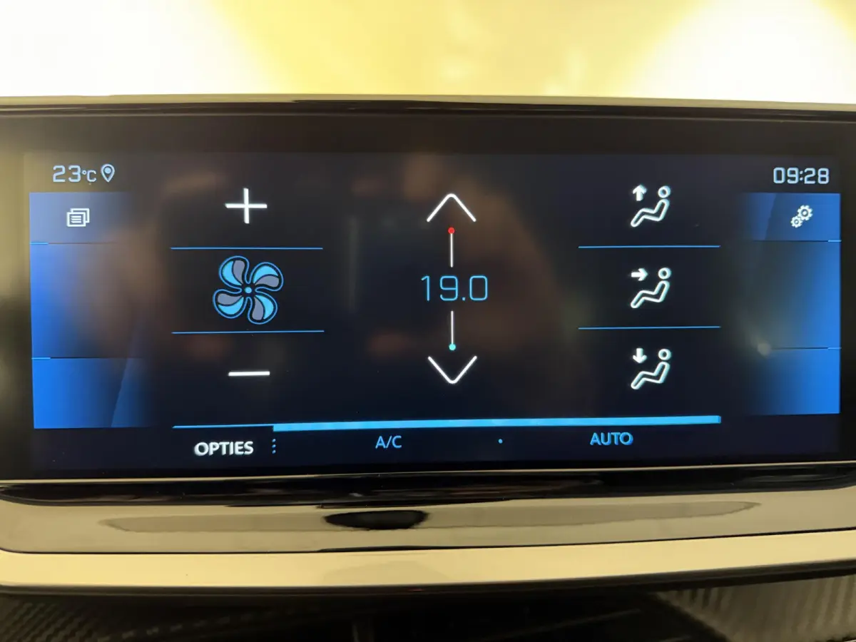 1.2 PureTech Allure Pack | Camera | Stoelverwarming | Climate control | Apple Carplay/Android Auto