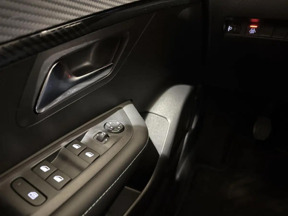 1.2 PureTech Allure Pack | Camera | Stoelverwarming | Climate control | Apple Carplay/Android Auto