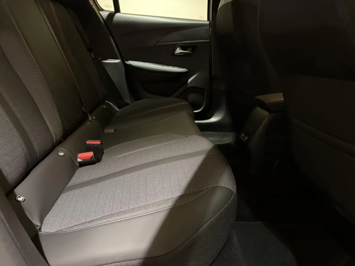 1.2 PureTech Allure Pack | Camera | Stoelverwarming | Climate control | Apple Carplay/Android Auto