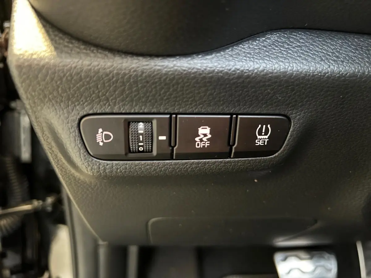 1.0 DPI GT-Line Automaat | Apple Carplay / Android Auto | Navigatiesysteem | Stoel + Stuurverwarming | Elektrisch Bedienbaar Schuif / Kanteldak | Parkeersensoren + Camera Achter | Cruise Con