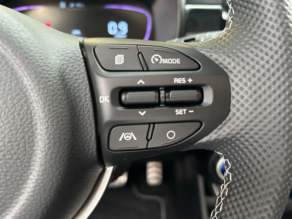 1.0 DPI GT-Line Automaat | Apple Carplay / Android Auto | Navigatiesysteem | Stoel + Stuurverwarming | Elektrisch Bedienbaar Schuif / Kanteldak | Parkeersensoren + Camera Achter | Cruise Con