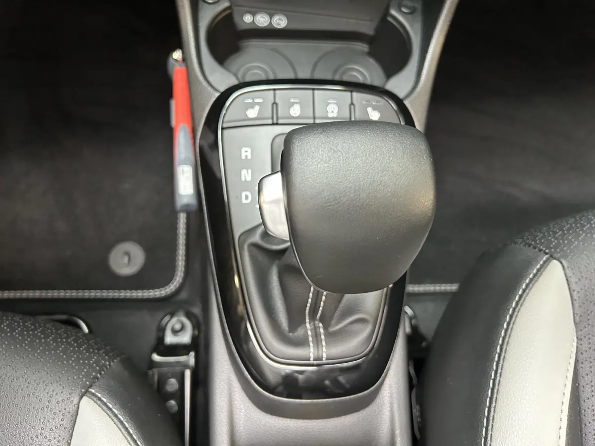 1.0 DPI GT-Line Automaat | Apple Carplay / Android Auto | Navigatiesysteem | Stoel + Stuurverwarming | Elektrisch Bedienbaar Schuif / Kanteldak | Parkeersensoren + Camera Achter | Cruise Con