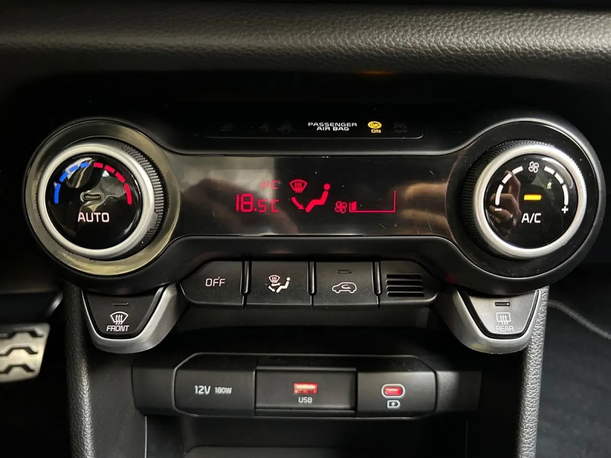 1.0 DPI GT-Line Automaat | Apple Carplay / Android Auto | Navigatiesysteem | Stoel + Stuurverwarming | Elektrisch Bedienbaar Schuif / Kanteldak | Parkeersensoren + Camera Achter | Cruise Con