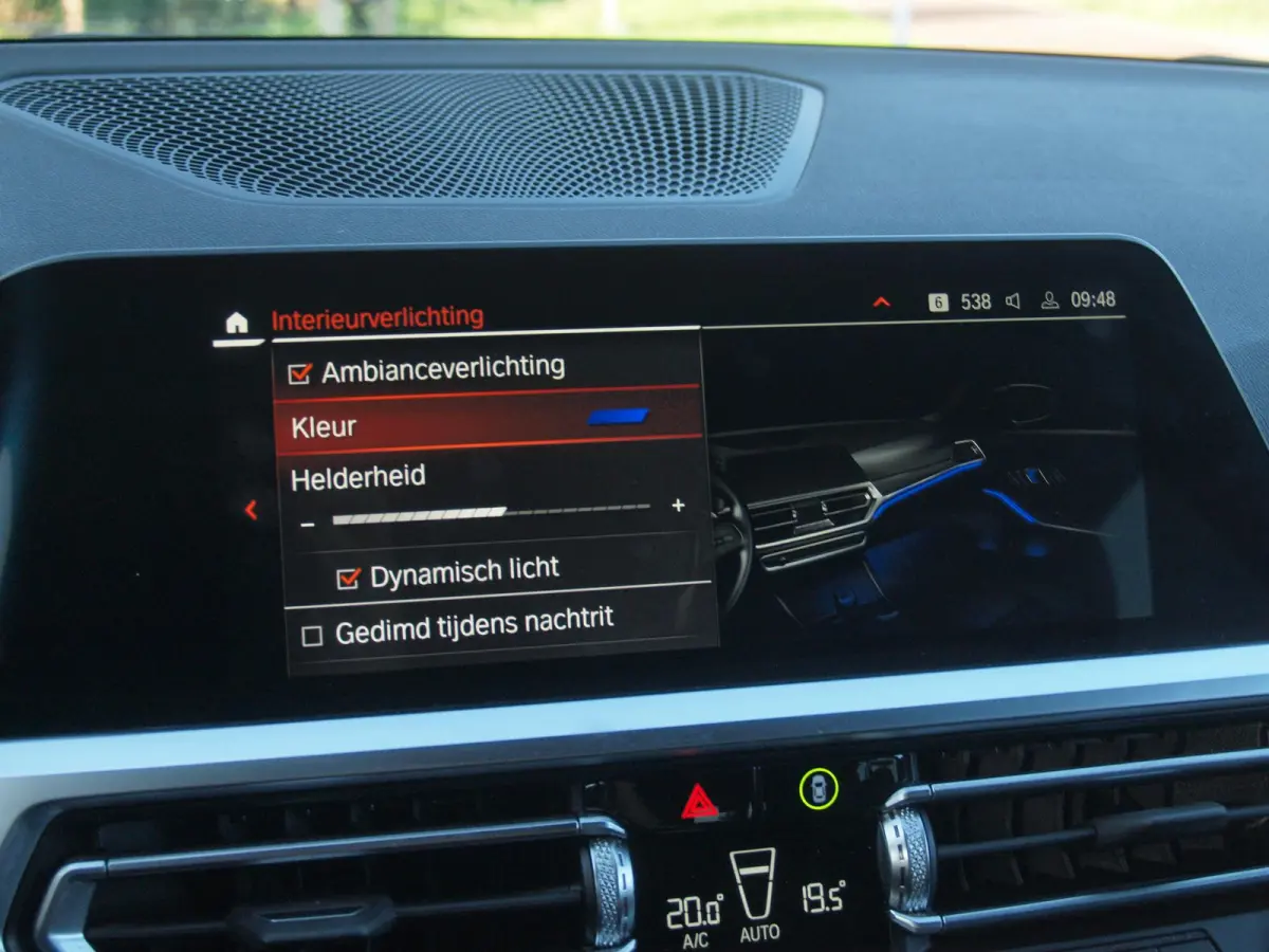 318i Business Edition Plus | Trekhaak | Camera  | LED-Laser | Sfeerverlichting | Apple Carplay | NL-Auto |