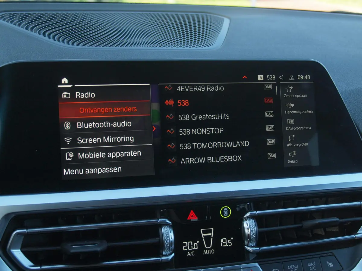 318i Business Edition Plus | Trekhaak | Camera  | LED-Laser | Sfeerverlichting | Apple Carplay | NL-Auto |