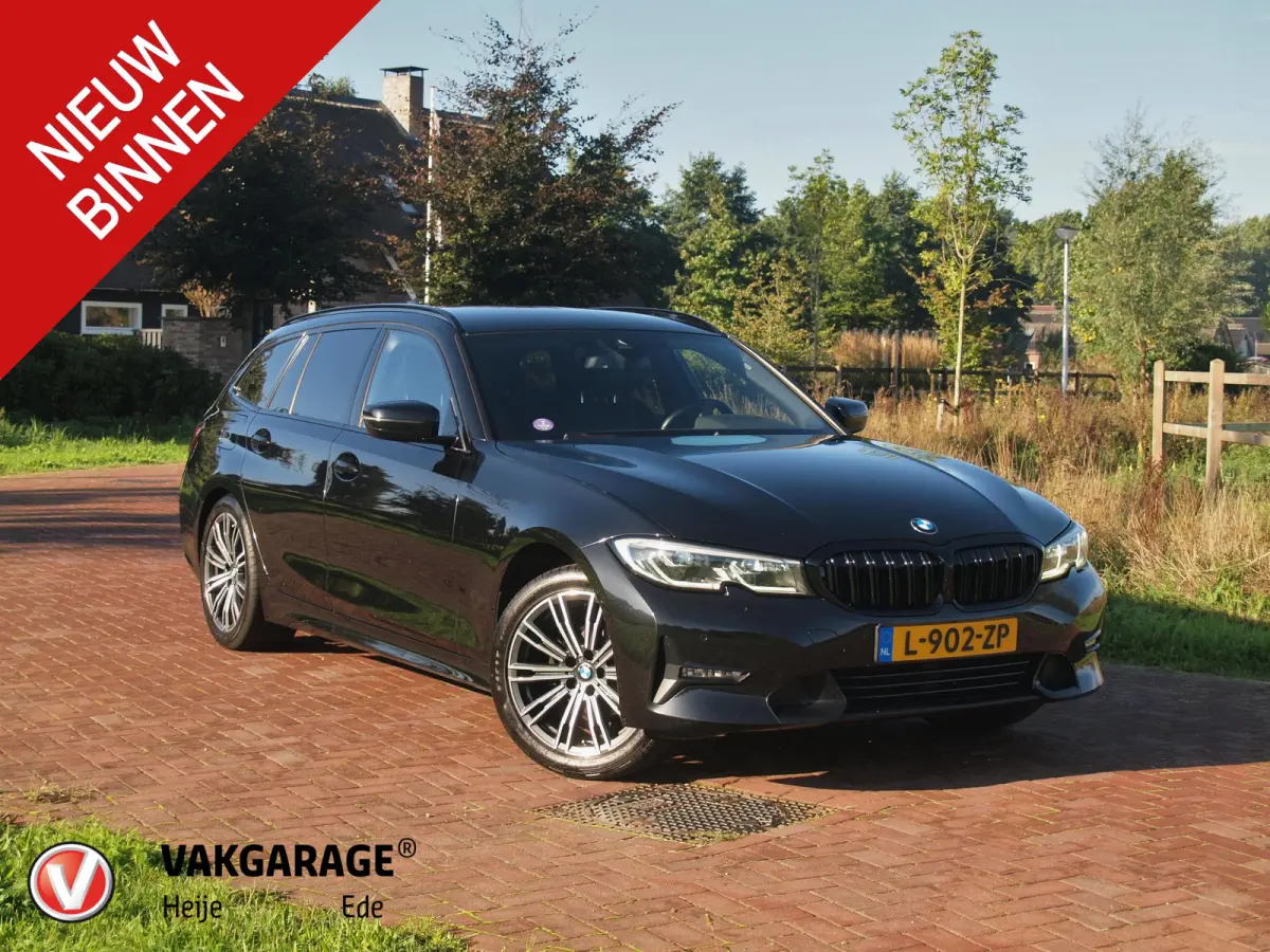 318i Business Edition Plus | Trekhaak | Camera  | LED-Laser | Sfeerverlichting | Apple Carplay | NL-Auto |