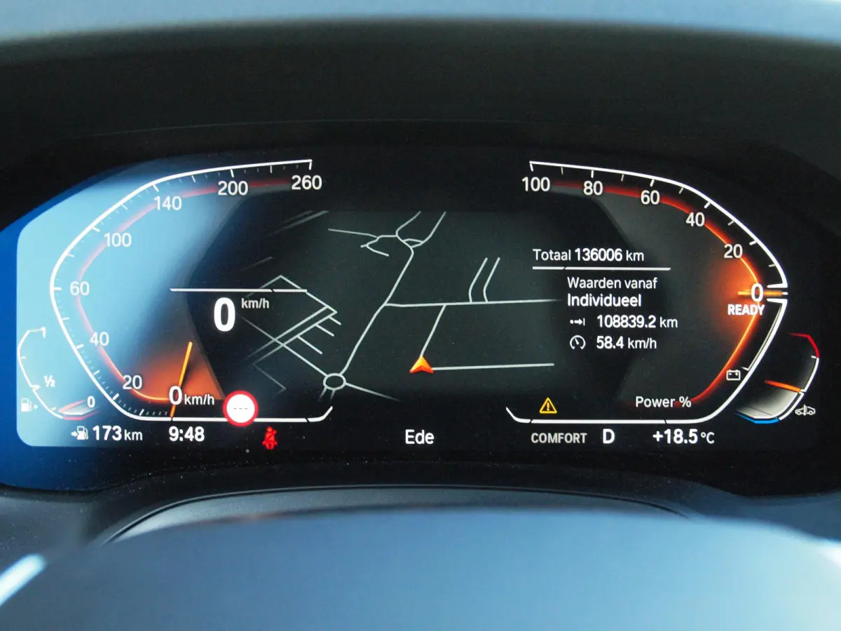 318i Business Edition Plus | Trekhaak | Camera  | LED-Laser | Sfeerverlichting | Apple Carplay | NL-Auto |