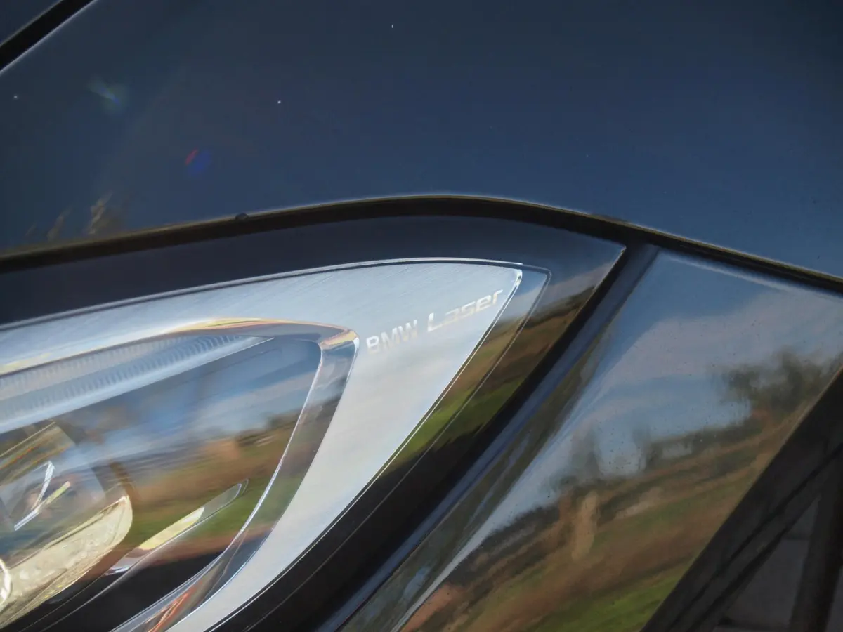 318i Business Edition Plus | Trekhaak | Camera  | LED-Laser | Sfeerverlichting | Apple Carplay | NL-Auto |