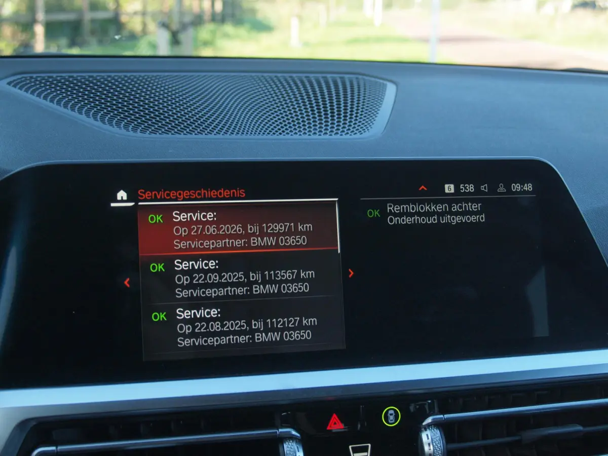 318i Business Edition Plus | Trekhaak | Camera  | LED-Laser | Sfeerverlichting | Apple Carplay | NL-Auto |