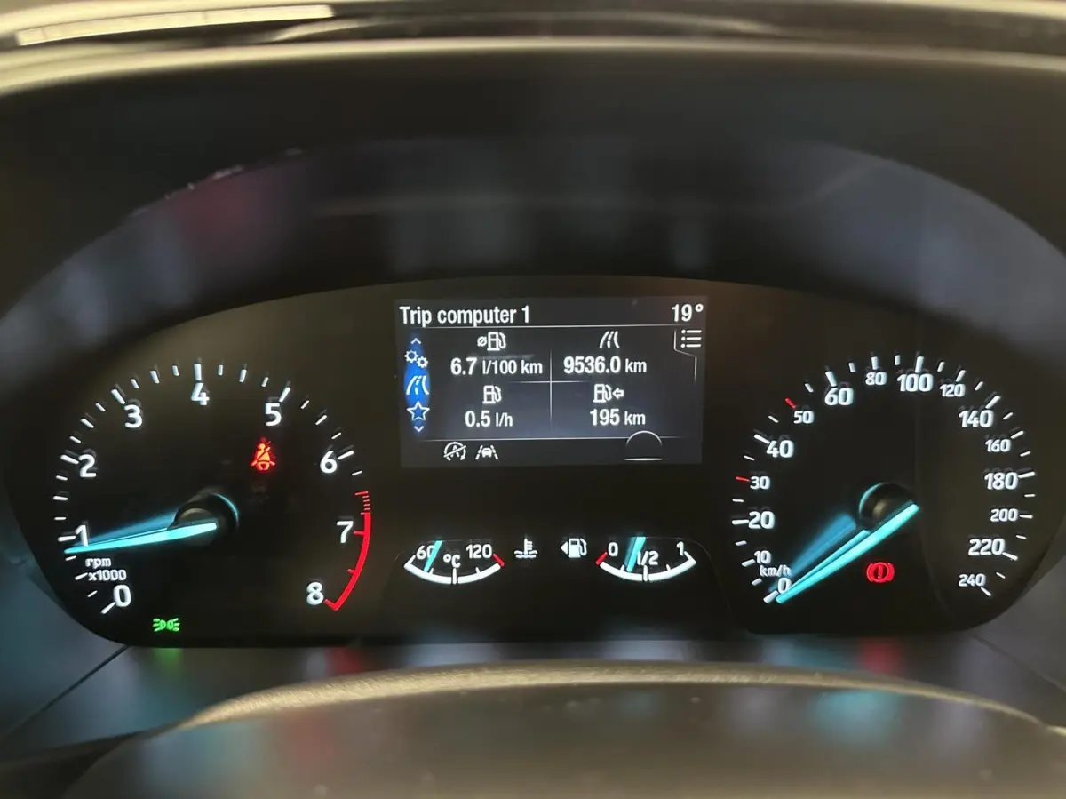 1.0 EcoBoost ST Line Business CARPLAY NAVI CRUISE LM ECC 107000 KM.